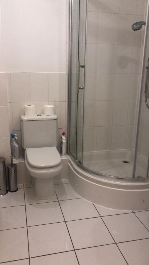 Lovely 2 Bedroom 2 Baths Flat With Free Parking Basingstoke Exterior foto